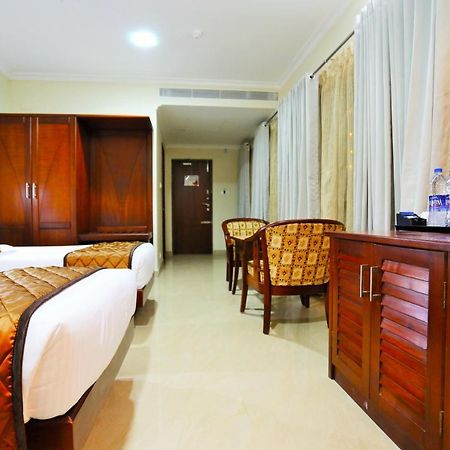 Hotel White City North Paravur Exteriör bild