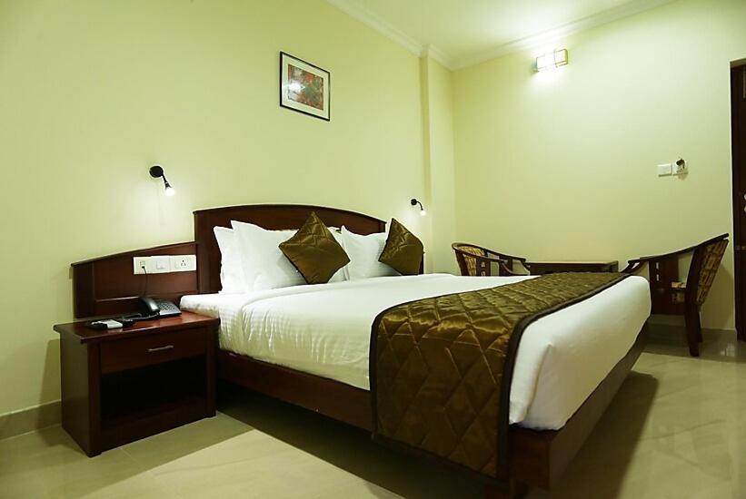 Hotel White City North Paravur Exteriör bild