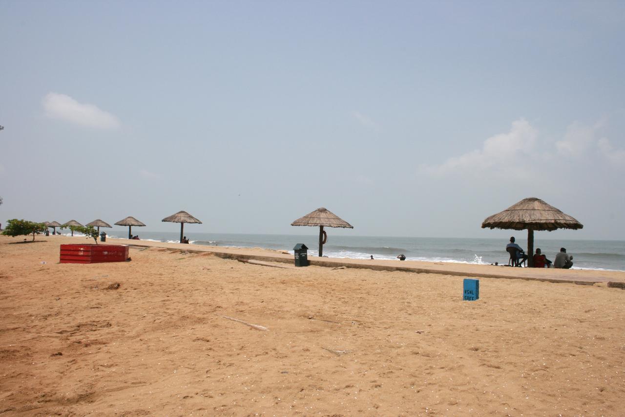 Hotel White City North Paravur Exteriör bild