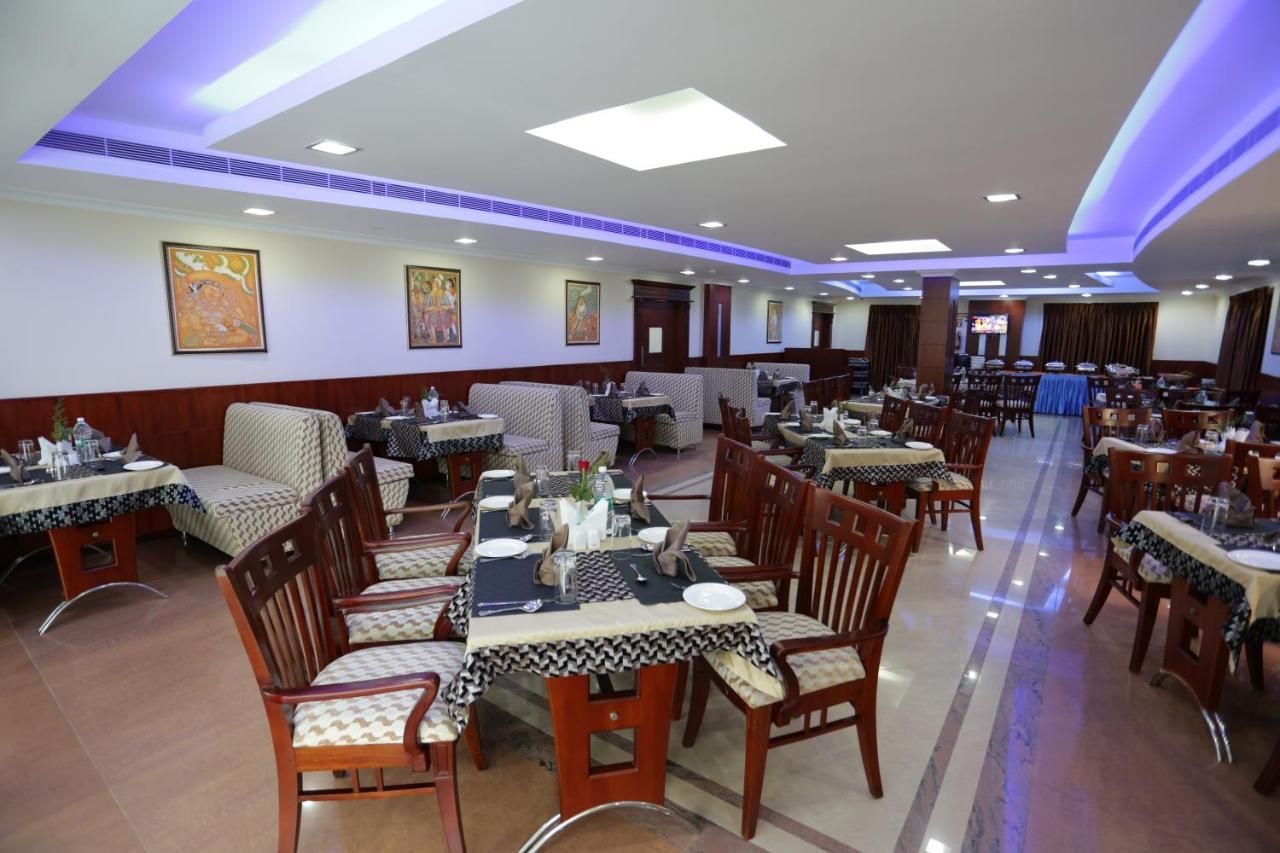 Hotel White City North Paravur Exteriör bild