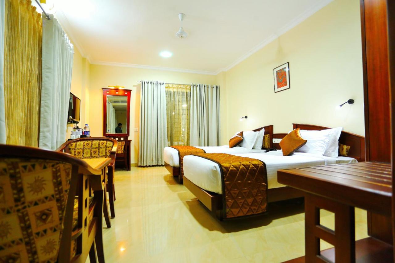 Hotel White City North Paravur Exteriör bild