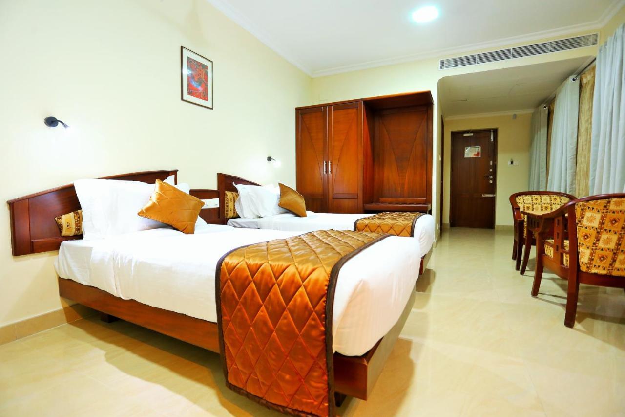 Hotel White City North Paravur Exteriör bild