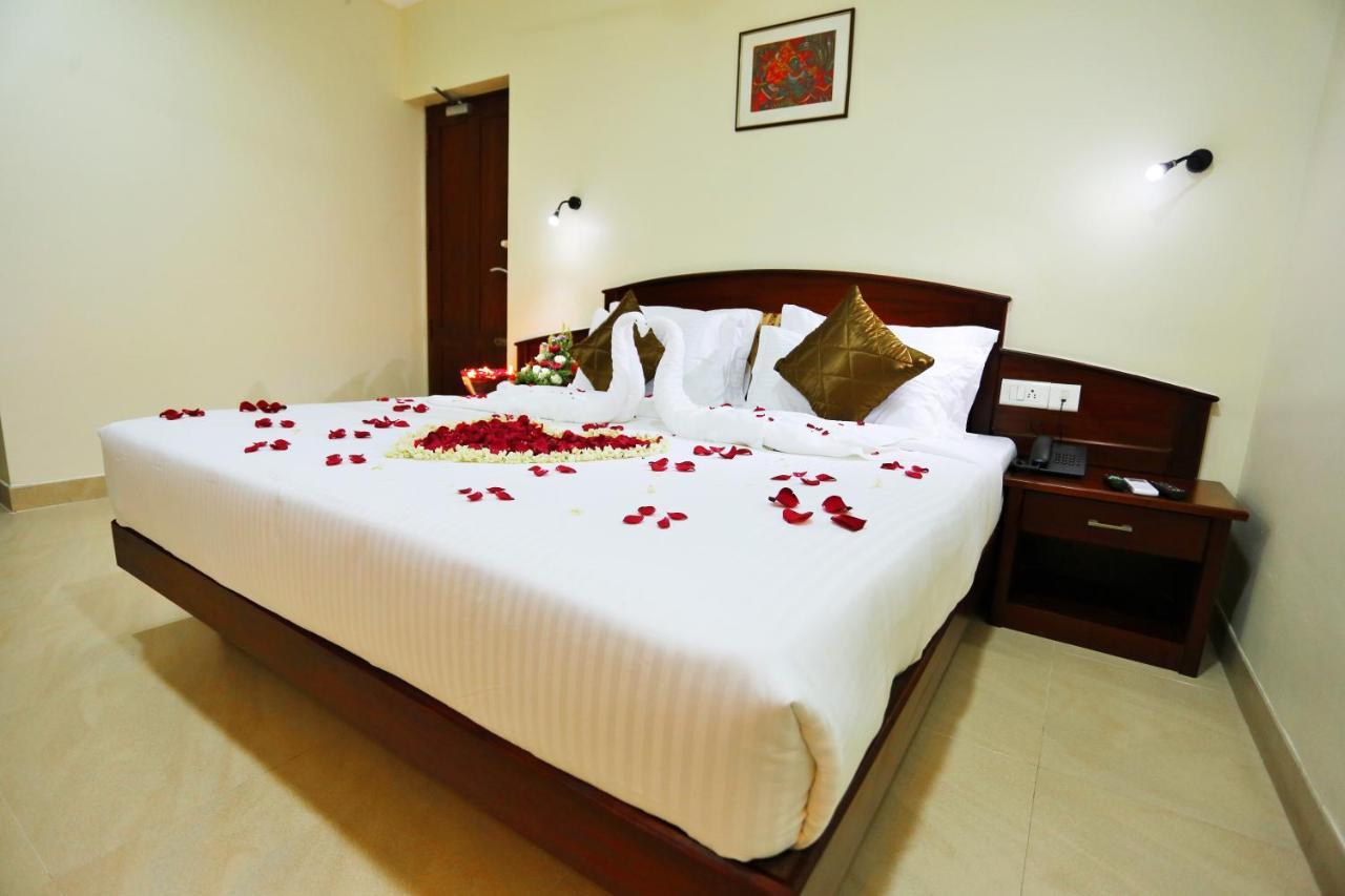 Hotel White City North Paravur Exteriör bild