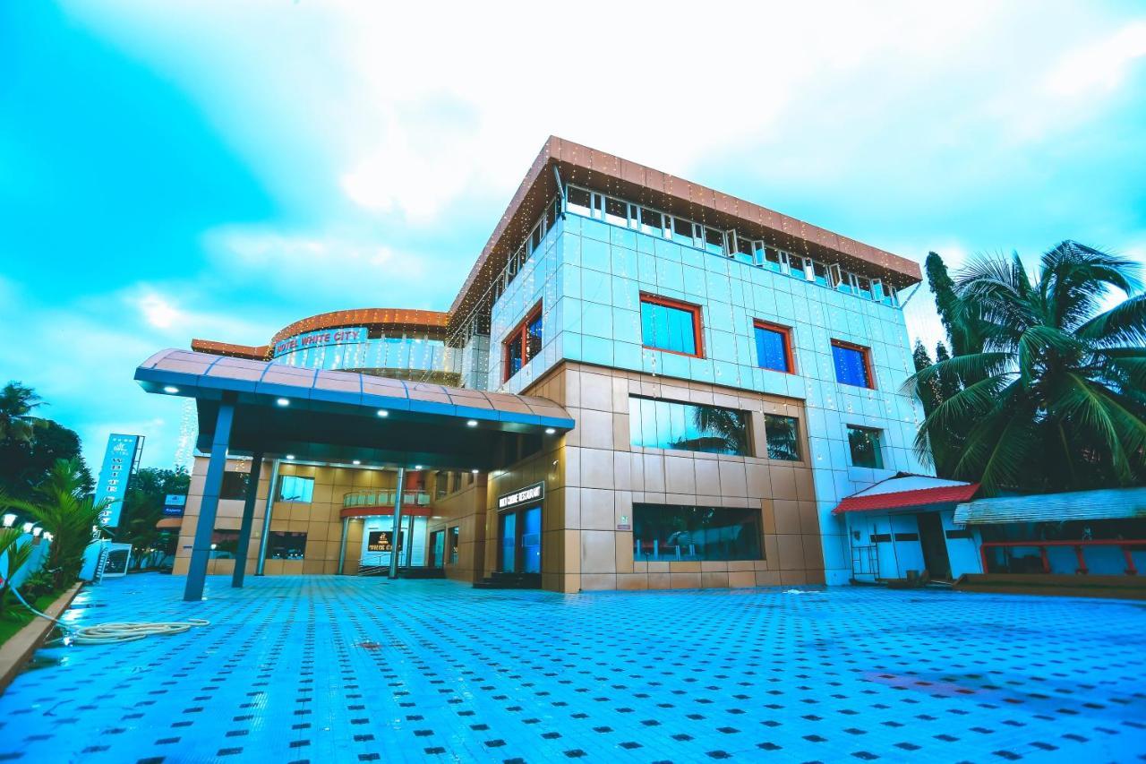 Hotel White City North Paravur Exteriör bild