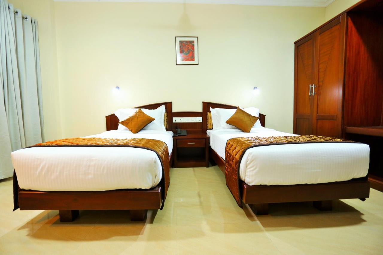 Hotel White City North Paravur Exteriör bild