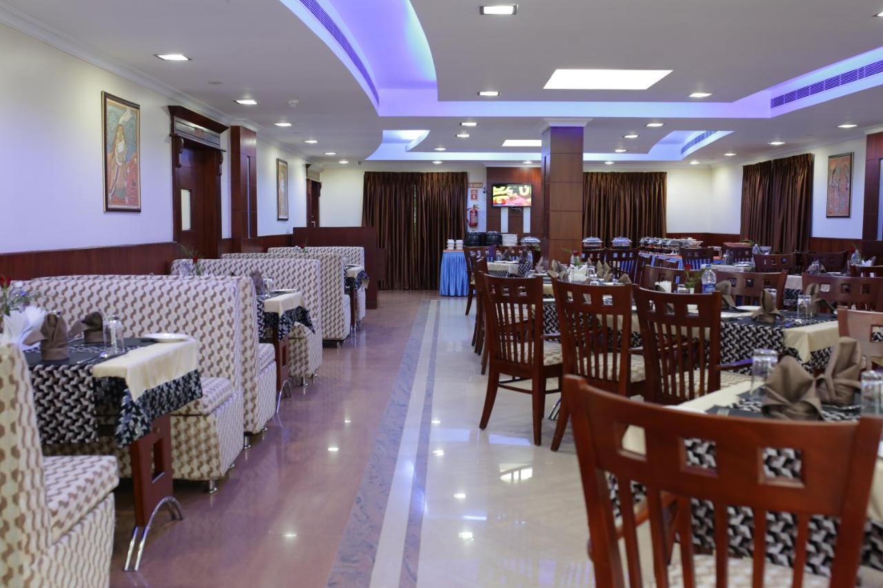 Hotel White City North Paravur Exteriör bild
